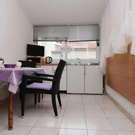 Nina Apartman Makarska
