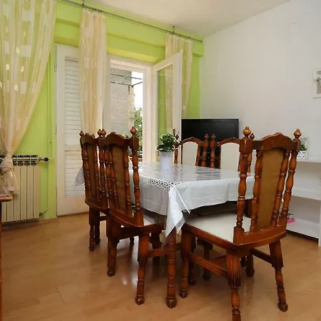 Nina Apartment Makarska